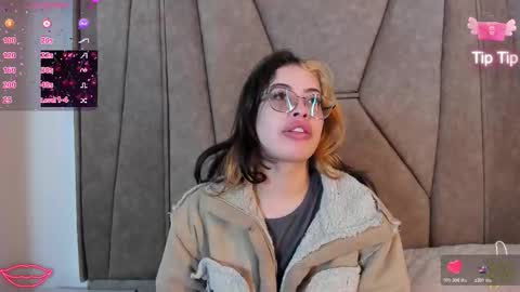 Snapshot of isabela_colins chatting on 11-12-25, 12:16 isabela Collins online show from 11-12-25, 12:16