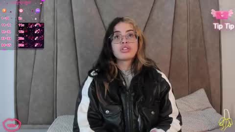 Snapshot of isabela_colins chatting on 11-15-25, 12:34 isabela Collins online show from 11-15-25, 12:34