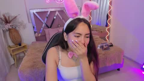 ISABELA  online show from 11-22-25, 12:04