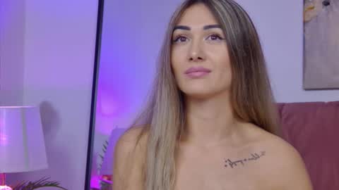 Snapshot of isabelasasha chatting on 10-03-25, 01:19 Isa online show from 10-03-25, 01:19