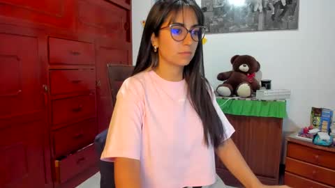 Isabella22 1 online show from 01-12-25, 04:00