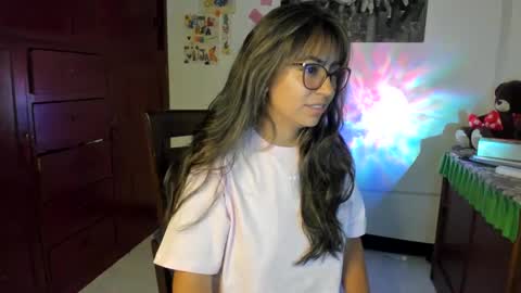 Isabella22 1 online show from 02-06-25, 12:43