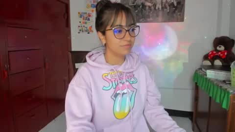 Isabella22 1 online show from 02-07-25, 12:39