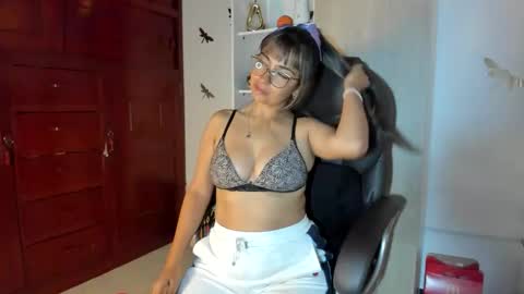 Isabella22 1 online show from 02-12-26, 12:27