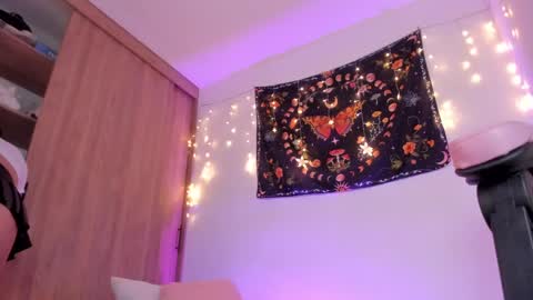 Isa...  online show from 02-08-25, 03:52