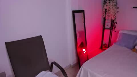 Snapshot of isabella_boyer chatting on 10-03-25, 05:32 isabella online show from 10-03-25, 05:32