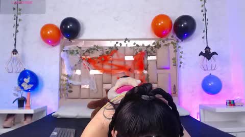 Isa Online 11pm to 5am Colombia time online show from 10-25-25, 04:09