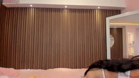 Snapshot of isabella_cooper9 chatting on 12-19-24, 08:34 Isabella Cooper online show from 12-19-24, 08:34
