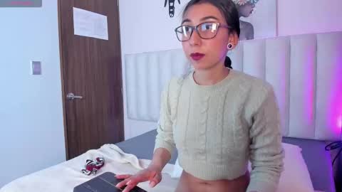 isabella_crofts online show from 11-10-25, 03:16