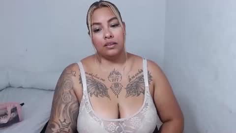 Snapshot of isabella_hots chatting on 07-24-26, 01:53 estefania online show from 07-24-26, 01:53