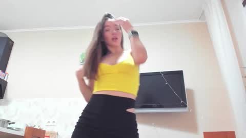 Snapshot of isabella_noir88 chatting on 10-17-25, 04:09 Isabella Noir online show from 10-17-25, 04:09