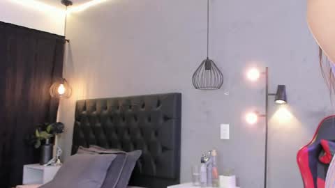 Isabella Nowa online show from 04-13-26, 11:48