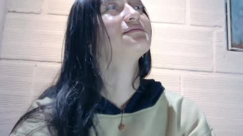 Isabella Nowa online show from 05-21-26, 09:55