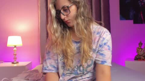 Isabella Rros online show from 12-14-24, 08:02