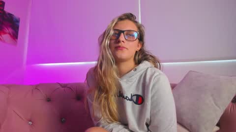 Isabella Rros online show from 12-29-24, 12:55