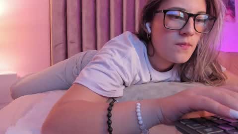 Isabella Rros online show from 03-11-25, 07:26