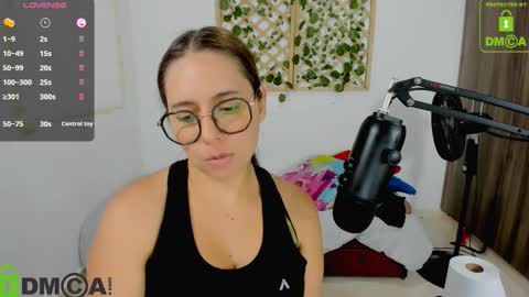 Snapshot of isabella_sweett_ chatting on 11-10-25, 09:14 Isabella online show from 11-10-25, 09:14