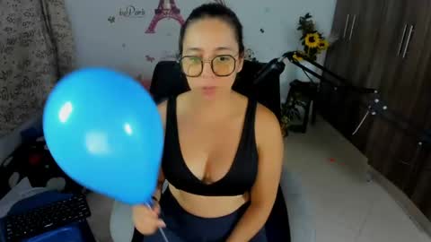 Snapshot of isabella_sweett_ chatting on 05-18-26, 02:18 Isabella online show from 05-18-26, 02:18