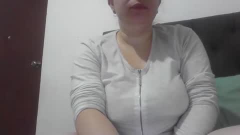isabellaa_hills_ online show from 11-13-25, 04:17
