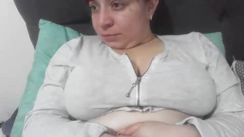 isabellaa_hills_ online show from 11-14-25, 04:06