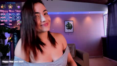 Snapshot of isabellaajoness chatting on 01-11-25, 01:01 Isabella Everyday From 0530 to 1430 Col Time online show from 01-11-25, 01:01
