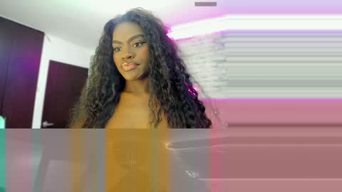 Snapshot of isabellabroms21 chatting on 12-25-24, 03:49    v online show from 12-25-24, 03:49