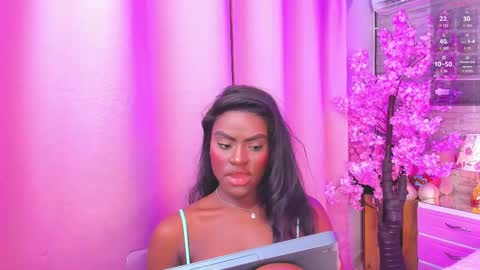 Snapshot of isabellabroms21 chatting on 02-09-25, 11:25    v online show from 02-09-25, 11:25