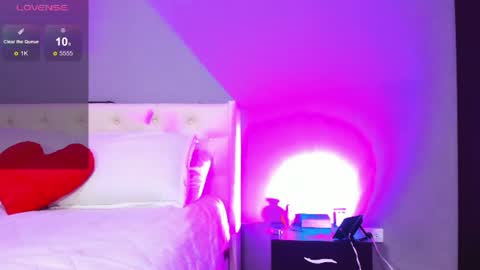 Snapshot of isabellagh1 chatting on 06-18-26, 05:06 Instagram soybella01 online show from 06-18-26, 05:06