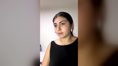 Snapshot of isabellagh1 chatting on 07-05-26, 11:34 Instagram soybella01 online show from 07-05-26, 11:34