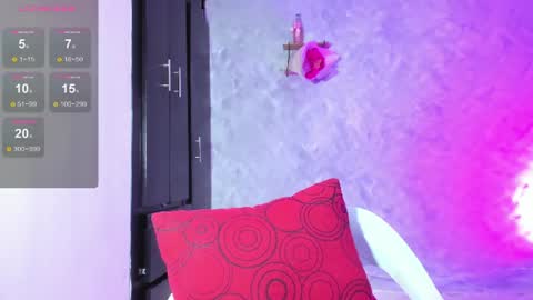 Snapshot of isabellagh1 chatting on 07-12-26, 07:27 Instagram soybella01 online show from 07-12-26, 07:27