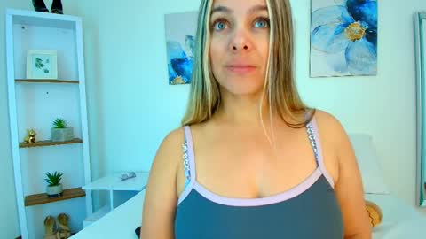 Isabella  online show from 04-06-26, 01:12