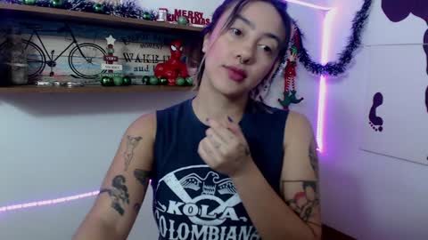 Snapshot of isabellakoff chatting on 12-27-24, 12:01 Tati - online show from 12-27-24, 12:01