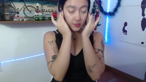 Snapshot of isabellakoff chatting on 12-28-24, 12:24 Tati - online show from 12-28-24, 12:24