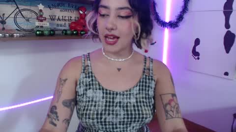 Snapshot of isabellakoff chatting on 12-30-24, 03:02 Tati - online show from 12-30-24, 03:02