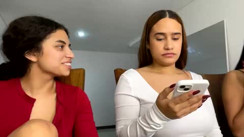 Snapshot of isabellakoffs chatting on 01-16-25, 03:23 Isabella.. back again online show from 01-16-25, 03:23