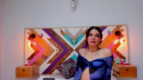 Snapshot of isabellamarinny chatting on 02-10-25, 11:36 Isabella online show from 02-10-25, 11:36
