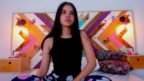Snapshot of isabellamarinny chatting on 02-24-25, 05:53 Isabella online show from 02-24-25, 05:53