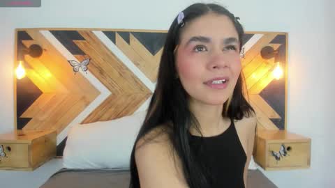 Snapshot of isabellamarinny chatting on 10-15-25, 11:32 Isabella online show from 10-15-25, 11:32