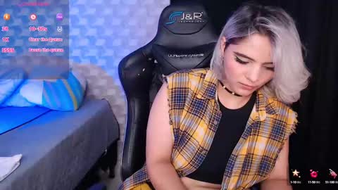 Isabella Mout  online show from 12-31-24, 05:00