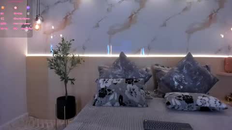 Snapshot of isabellasouza chatting on 10-01-25, 11:49 online show from 10-01-25, 11:49