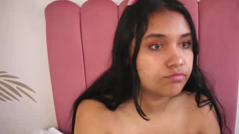 Snapshot of isabelle_lane chatting on 10-31-25, 01:45 online show from 10-31-25, 01:45