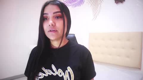 Snapshot of isabelle_lane chatting on 12-02-25, 12:32 online show from 12-02-25, 12:32