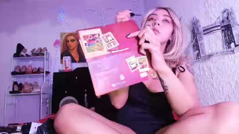 Snapshot of isabelle_sara chatting on 07-16-26, 10:05 isabelle_sara online show from 07-16-26, 10:05