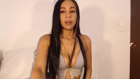 Snapshot of isabellla_grenz chatting on 10-05-25, 10:18 Isabella online show from 10-05-25, 10:18