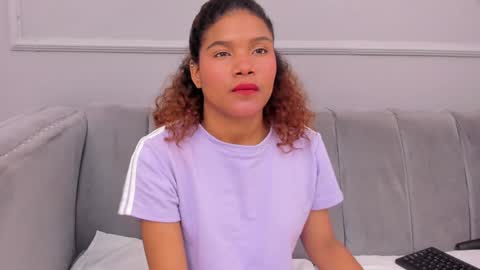 Snapshot of isabellsmmith chatting on 01-18-25, 10:17 Isabellsmmith online show from 01-18-25, 10:17