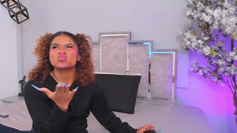 Snapshot of isabellsmmith chatting on 01-25-25, 03:40 Isabellsmmith online show from 01-25-25, 03:40