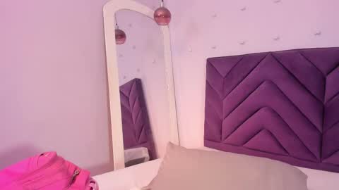 Snapshot of isabellsmmith chatting on 09-28-25, 07:41 Isabellsmmith online show from 09-28-25, 07:41