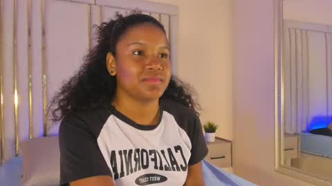 Snapshot of isabellsmmith chatting on 10-15-25, 01:11 Isabellsmmith online show from 10-15-25, 01:11