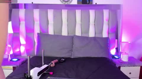 Snapshot of isadiazz chatting on 11-16-25, 04:18 Isa online show from 11-16-25, 04:18