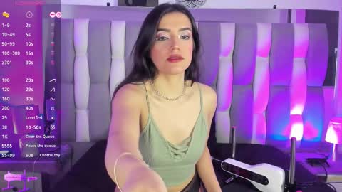 Snapshot of isadiazz chatting on 11-22-25, 05:17 Isa online show from 11-22-25, 05:17